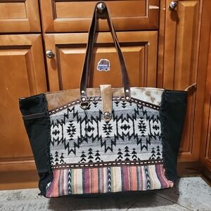 Myra Aburnee Weekender Bag